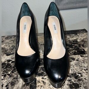 Guess pumps